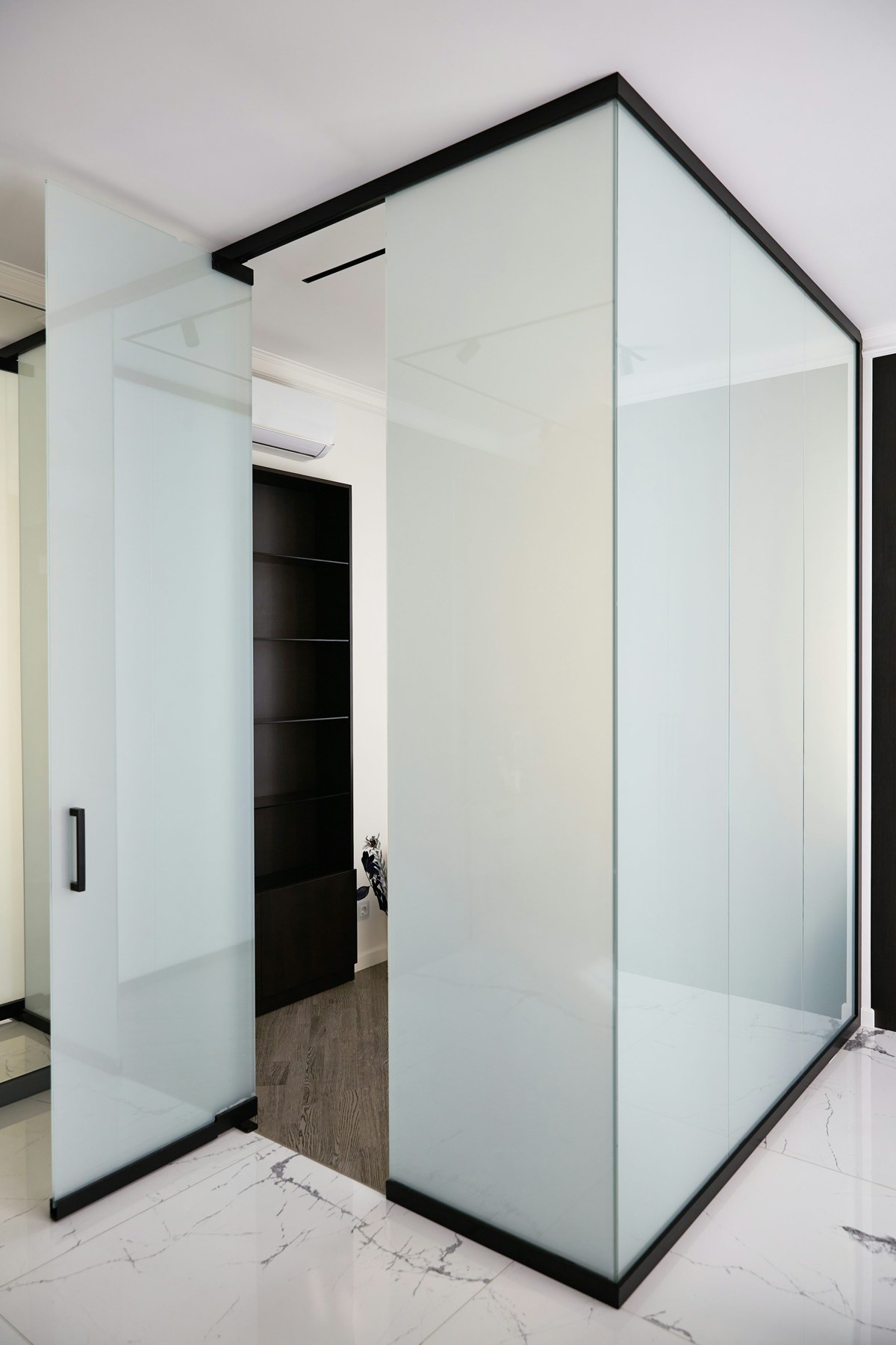 Independent stock photograph illustrating glass in architecture and interiors